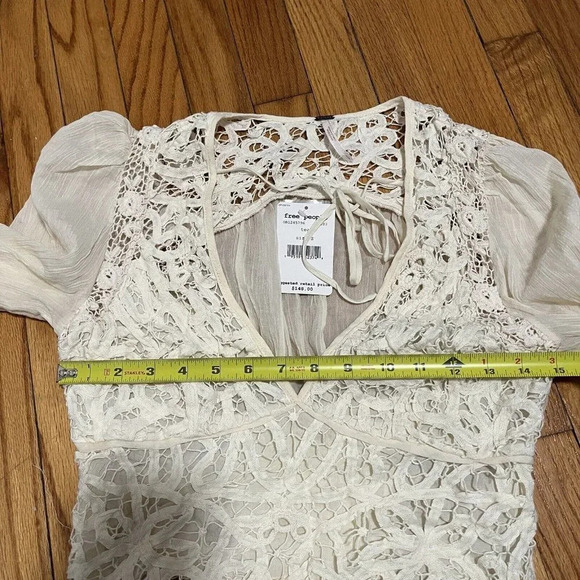 Free People NWT Boho Sorelle Lace Top in Cream Tea Size Small - Picture 9 of 10